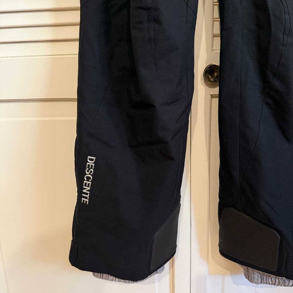Descente Black Insulated Ski and Snowboard Pants - Picture 3 of 13